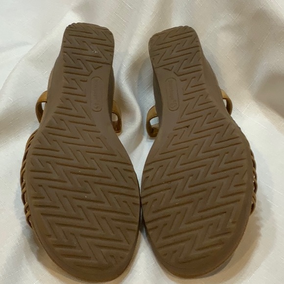 Bare Trap wedge Sandle, size 7M, tan - Picture 3 of 4